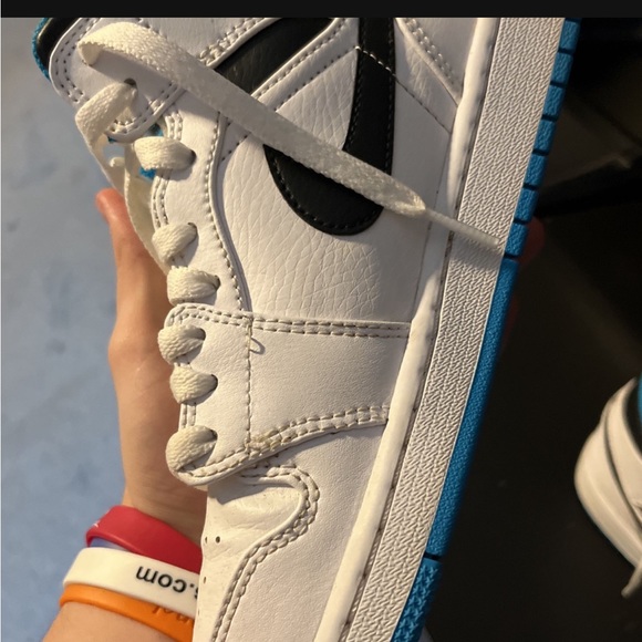 Jordan 1 laser blue size 7.5 worn one time - Picture 2 of 6
